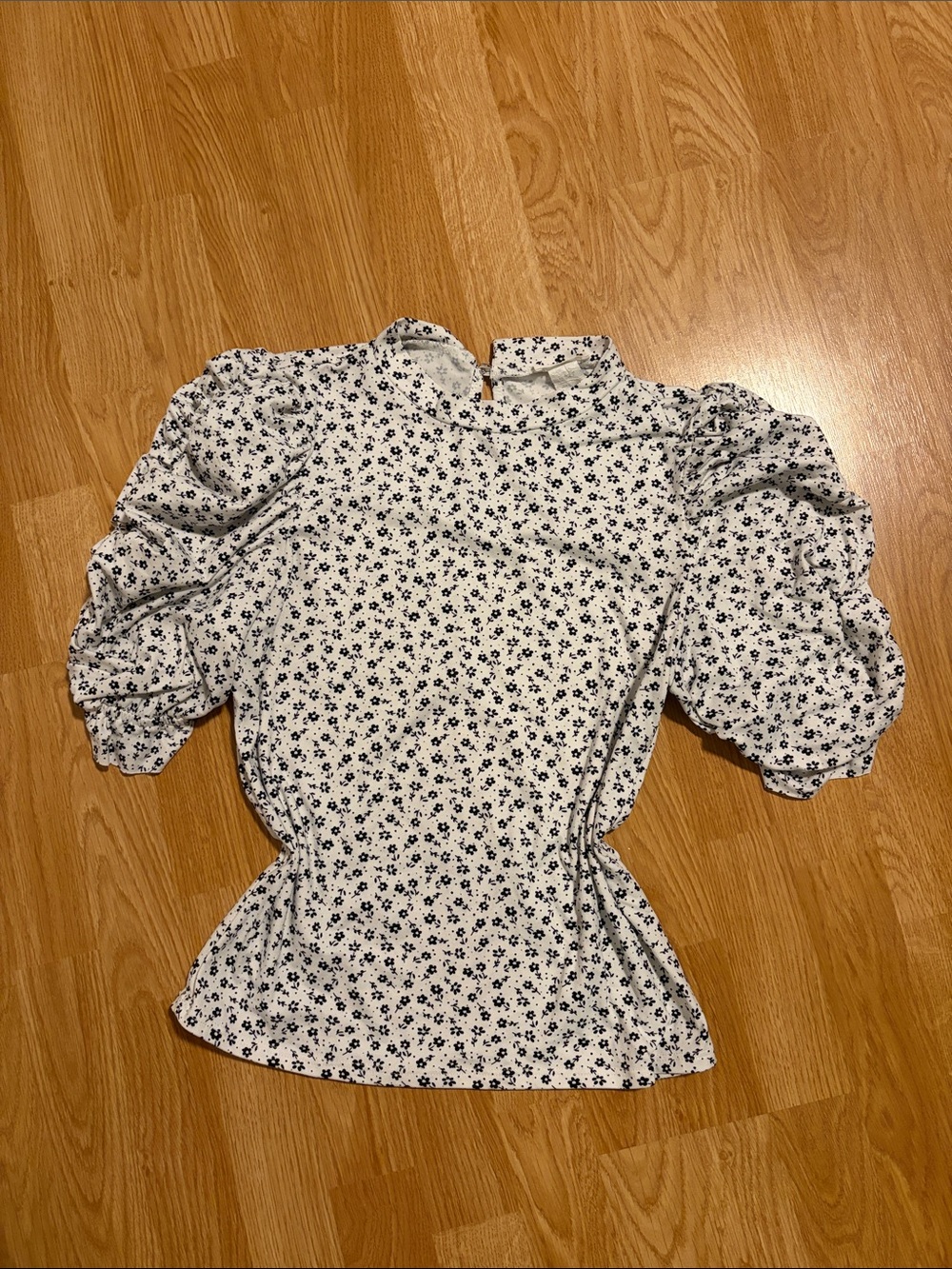 Women’s White Floral Puff-Sleeve Blouse